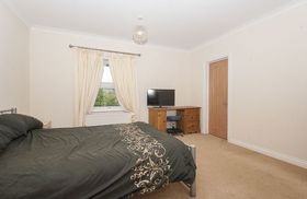 5 bedroom Detached t...